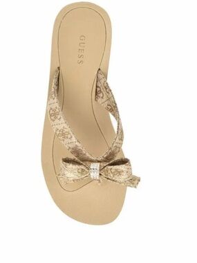 New With Box GUESS Tuta5 Flip Flops Sandals Logo Crystal Bow Gold 710 Size 8